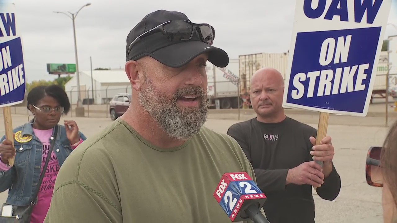 Biden and Trump to speak to striking UAW workers | FOX 2 Detroit