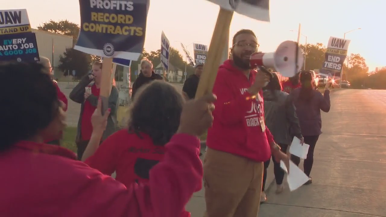 Biden, Trump expected to visit striking UAW members this week