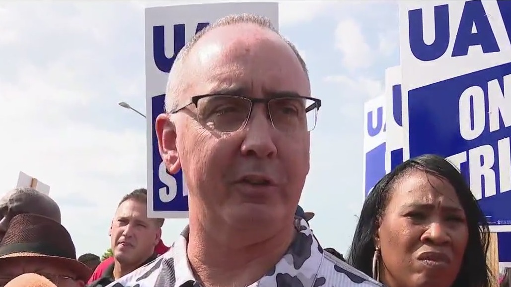 UAW President Shawn Fain visits Center Line plant after calling on more Stellantis, GM employees to join strike