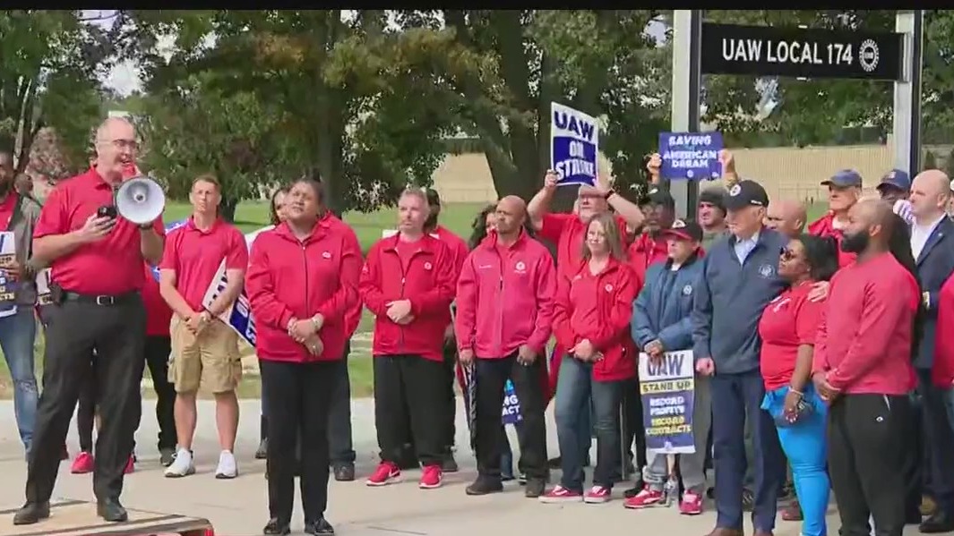 Biden speaks to UAW members outside Belleville plant
