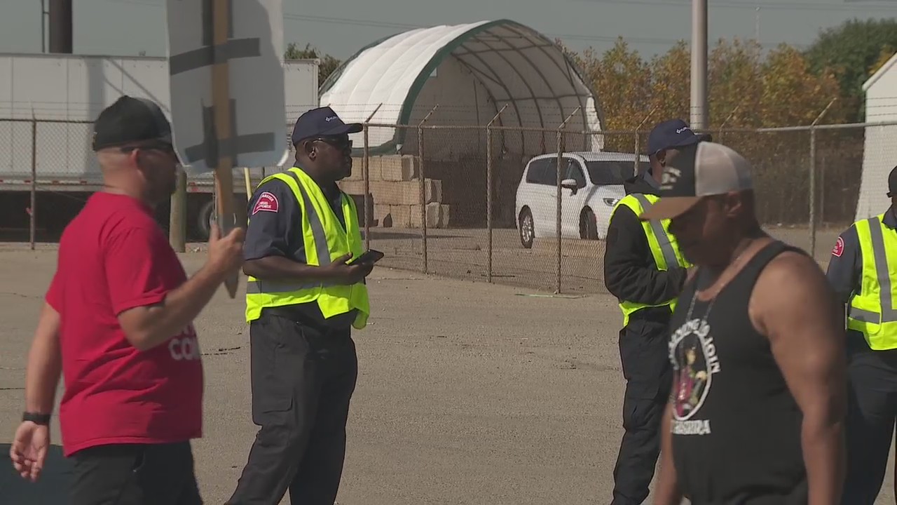 Picketers aim for peaceful tone as UAW strike continues