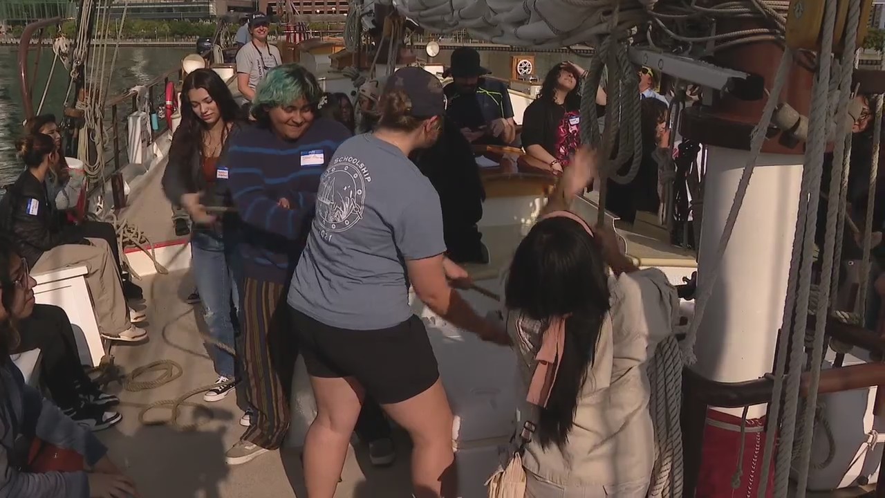 Students reconnect with Detroit on the river