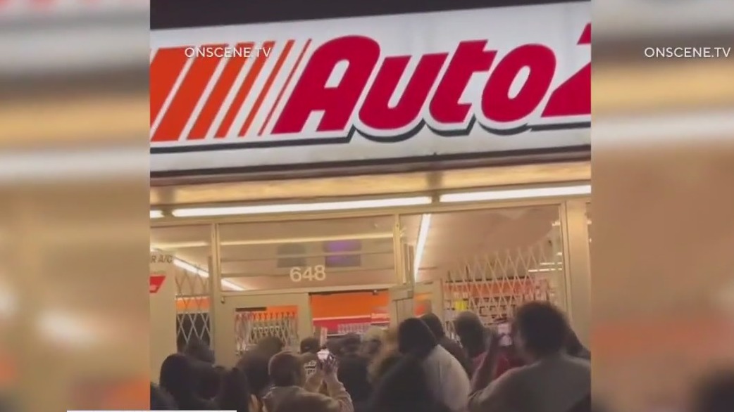 AutoZone looted in South Los Angeles