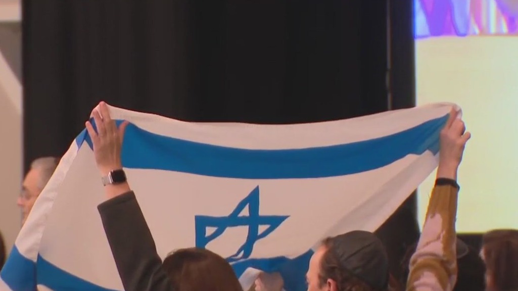 Metro Detroiters gather to show solidarity for Israel