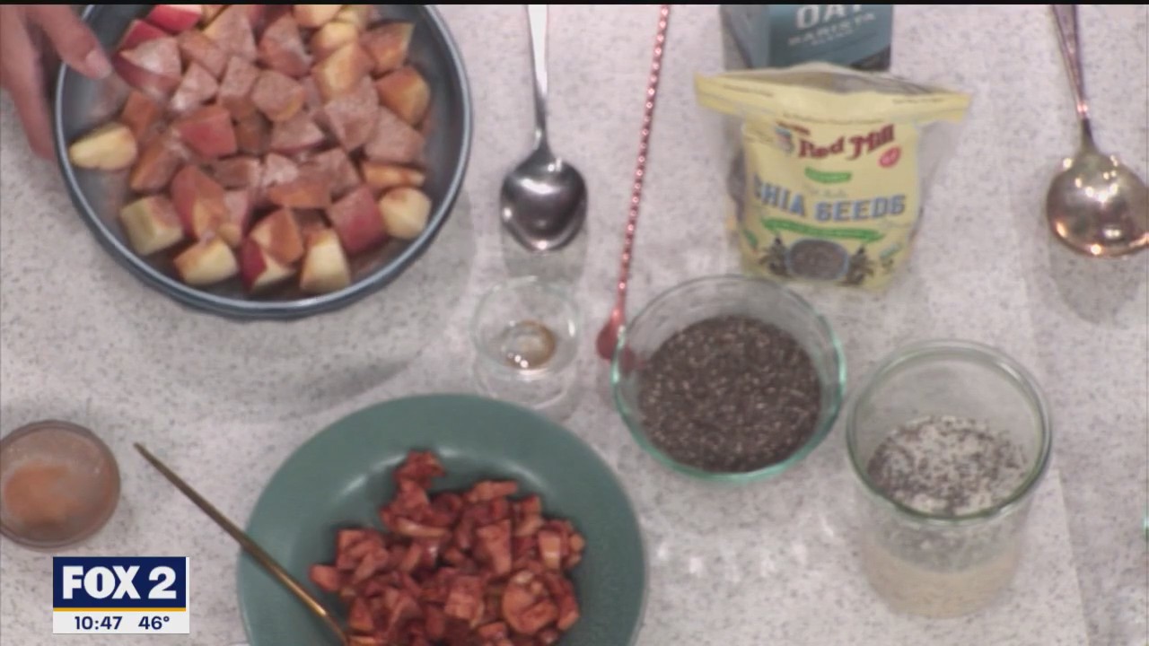 Making chia and oat pudding with spiced apples with BasBlue