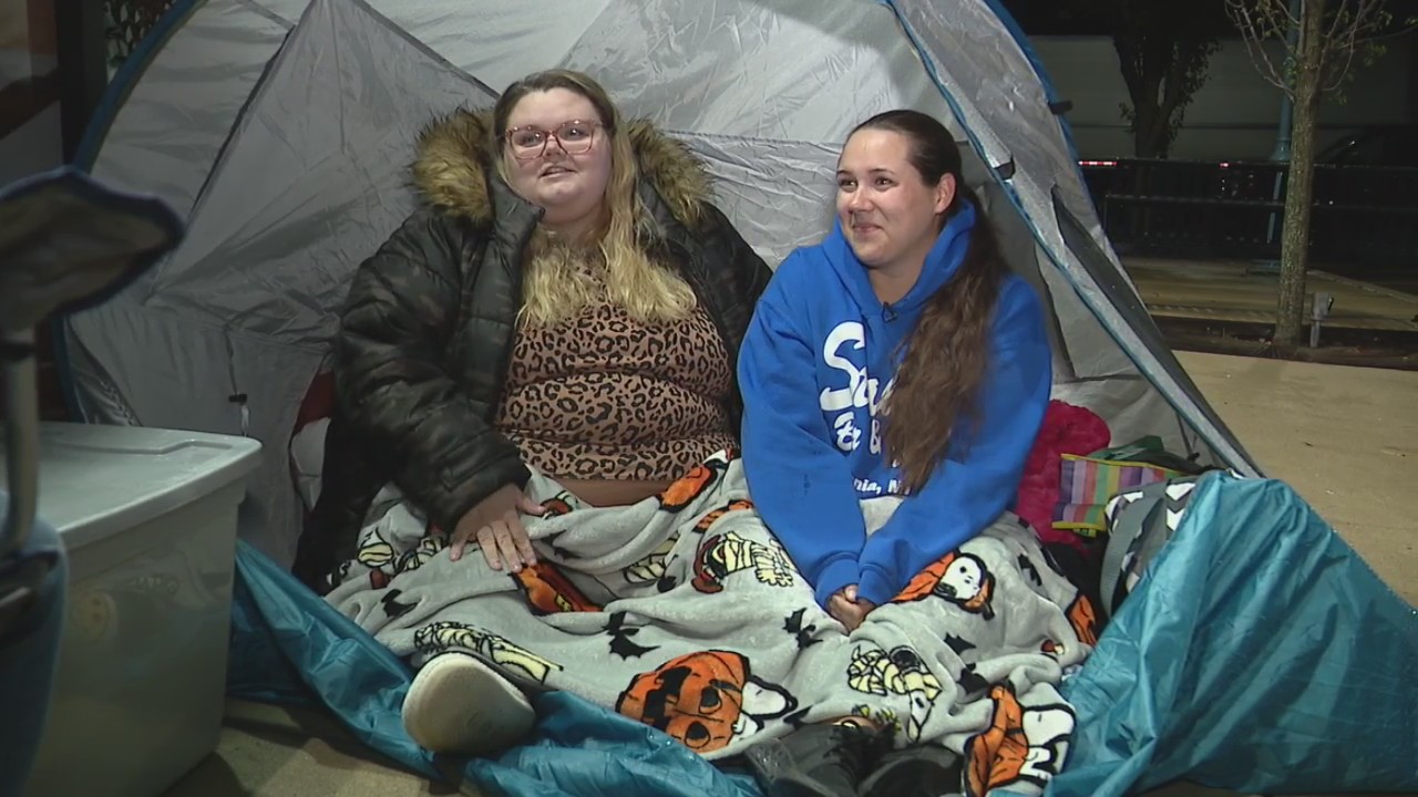 Pair of Kardashian super fans camp out for Kendall Jenner outside Allen Park liquor store