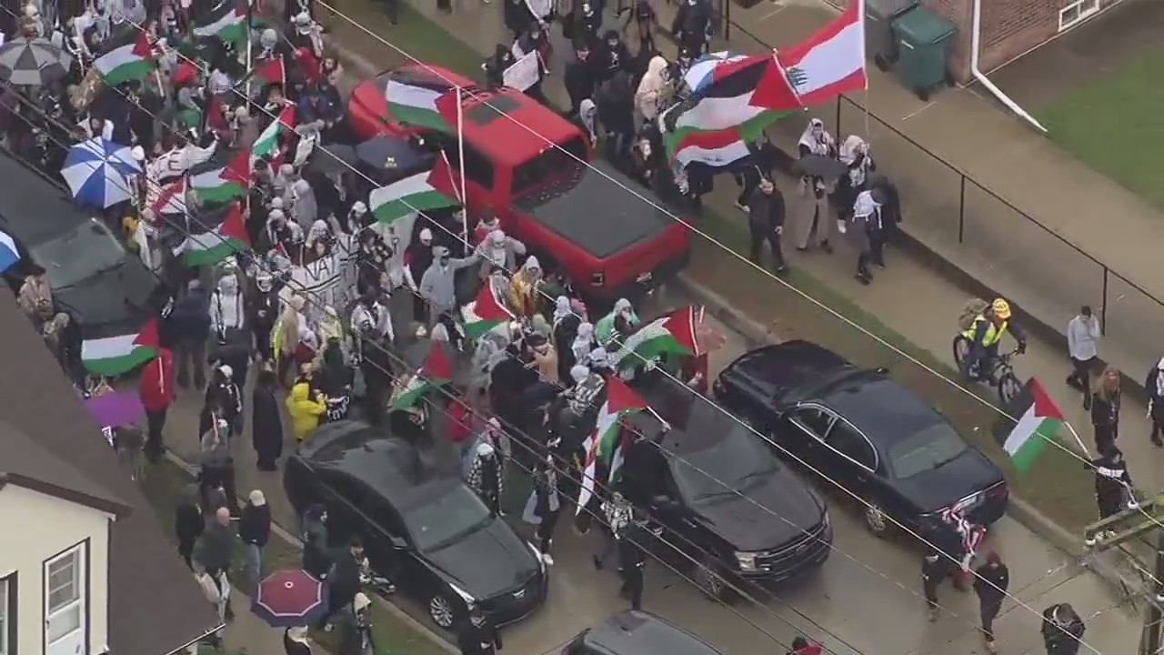 Thousands rally in Dearborn in support of Palestinians