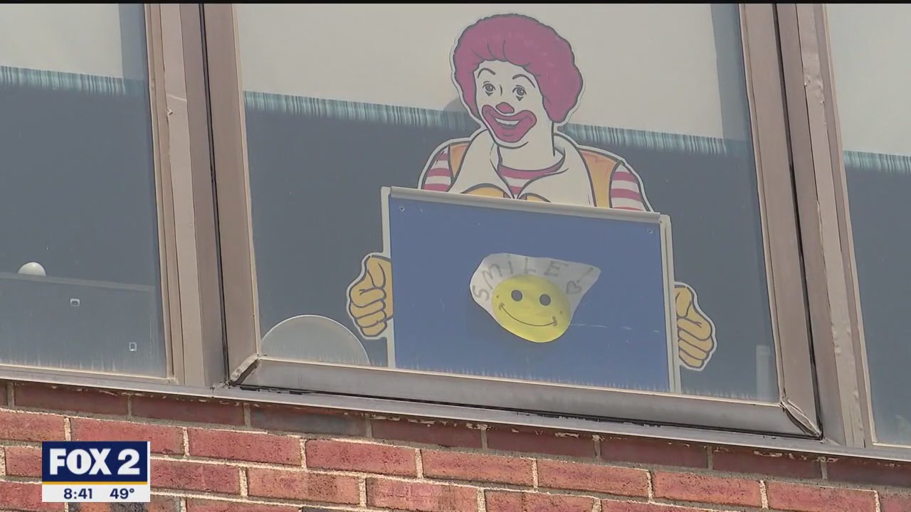 Two hometown football greats team up to raise money for Ronald McDonald House