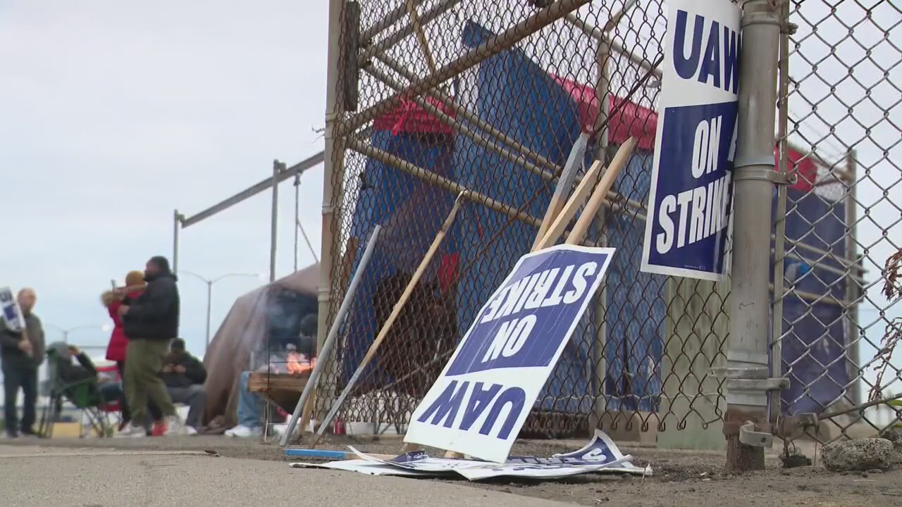 Ford lays off more workers amid UAW strike