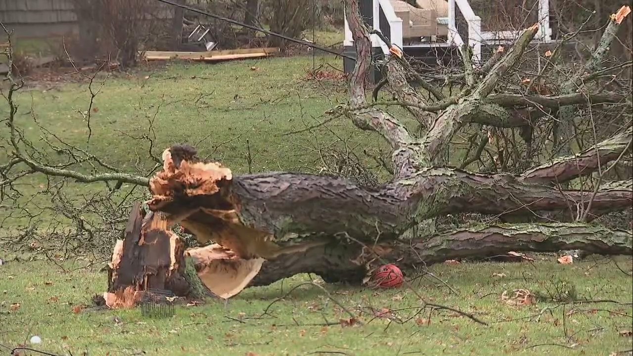 Suspected tornado leaves trail of destruction in Grand Blanc area