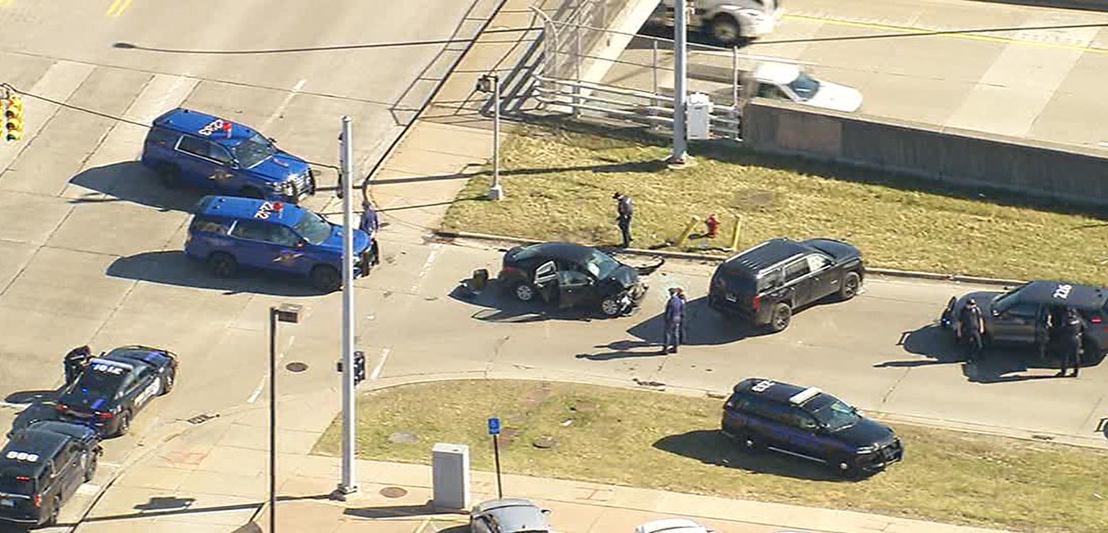 Video of crash in Detroit following police pursuit