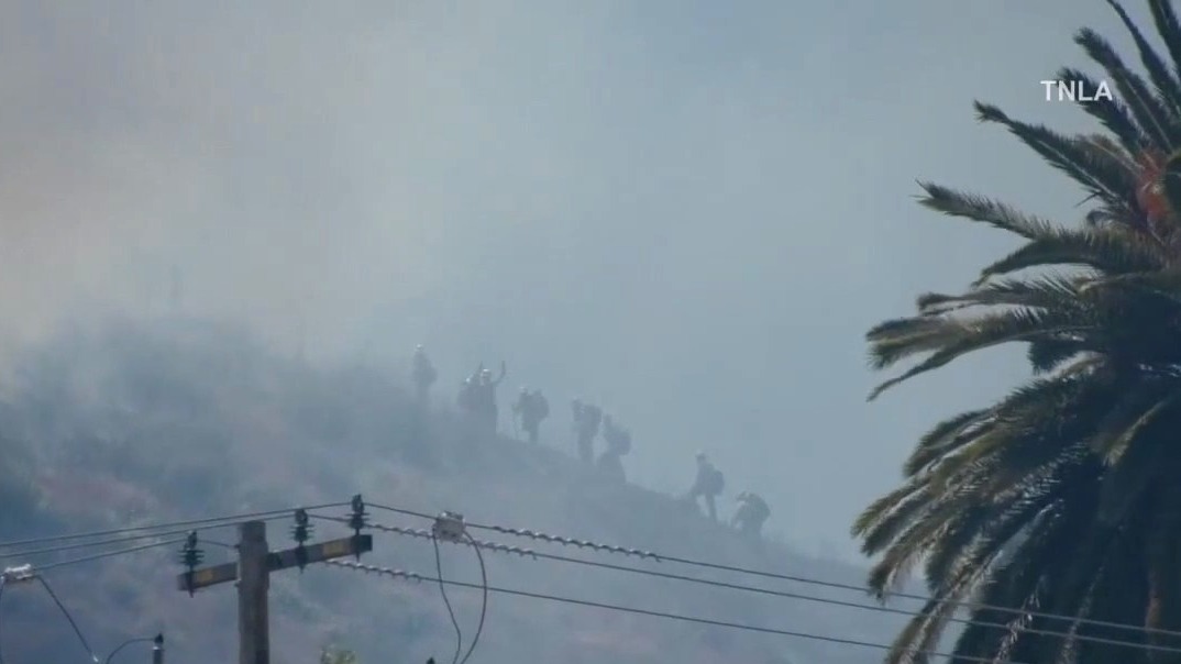 Simi Valley fire briefly forces evacuations