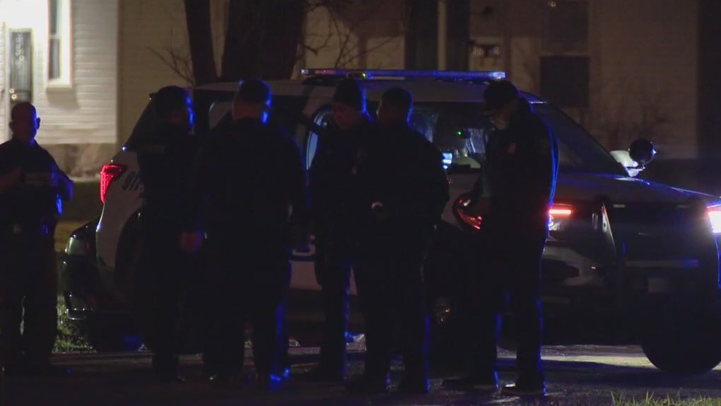 Detroit police shot at while responding to shooting