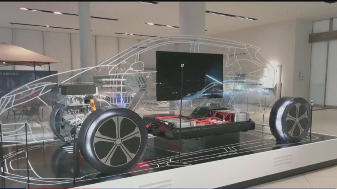 U.S. secretaries visit Michigan, tout new EV training program