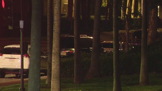 Mugged while hugged? Yes, that's a thing