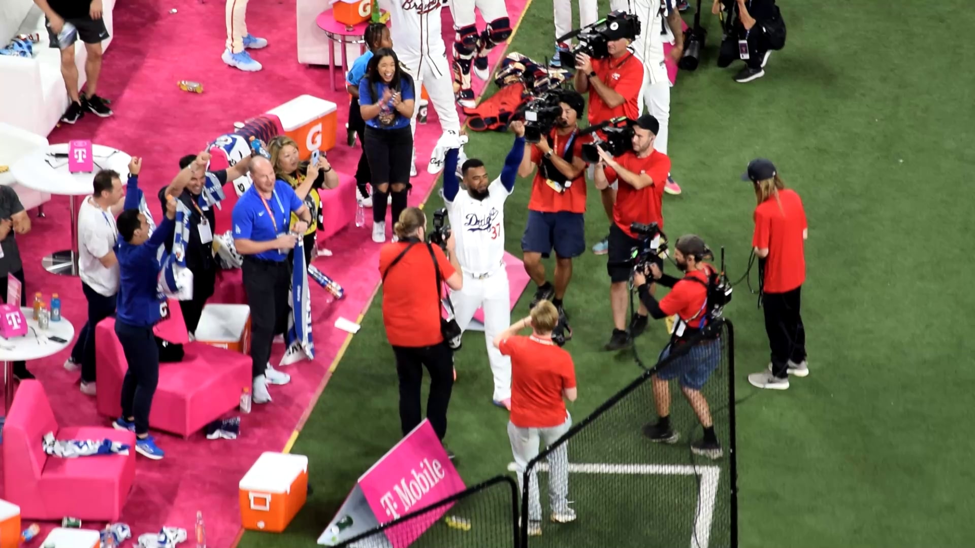 Teoscar Hern?ndez wins Home Run Derby