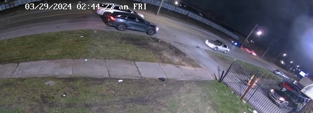 5 shot at Detroit club