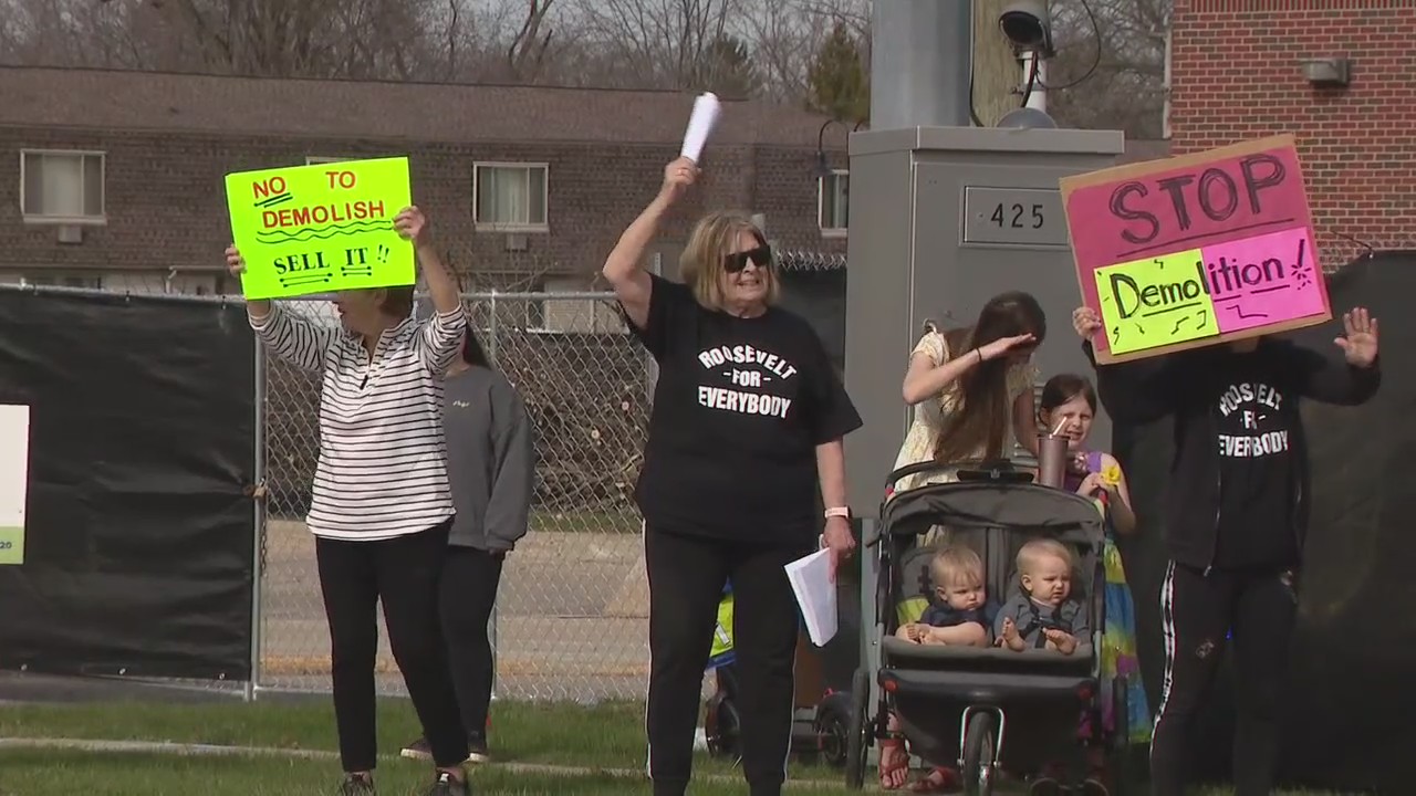Protest held to fight demolition of shuttered Keego Harbor school
