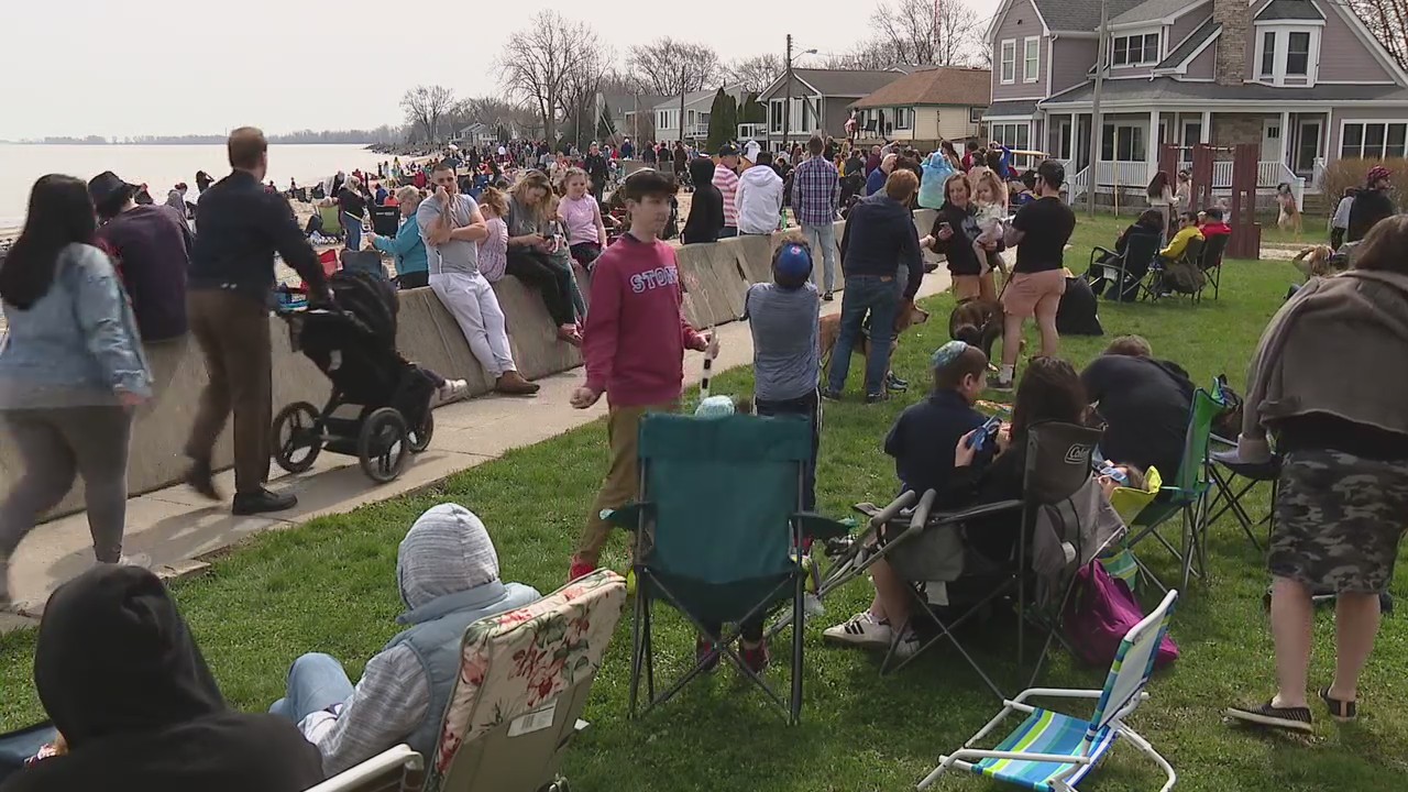 Onlookers descend on Luna Pier for 2024 solar eclipse