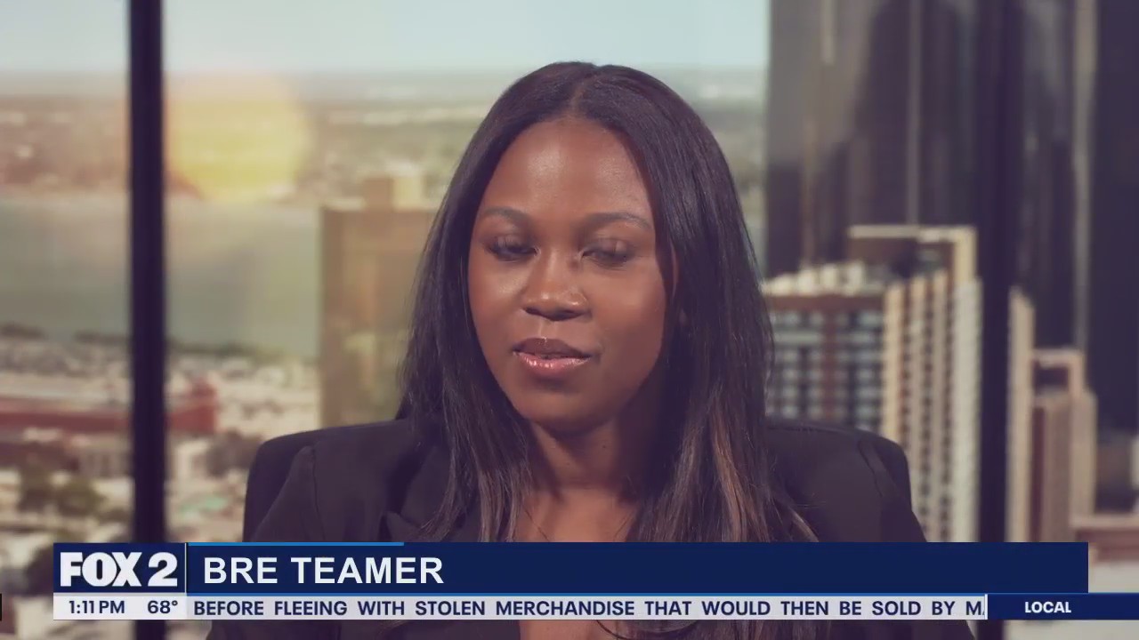 Detroit Now: Detroit Sign Illuminated