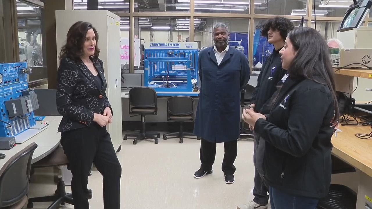 Whitmer signs directive supporting Michigan opportunity with infrastructure training