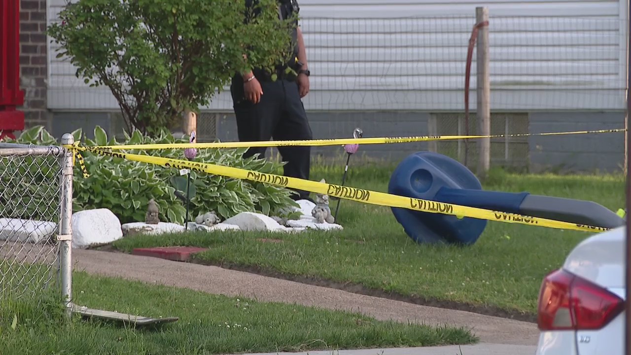 Child accidentally shoots self in thumb in Detroit