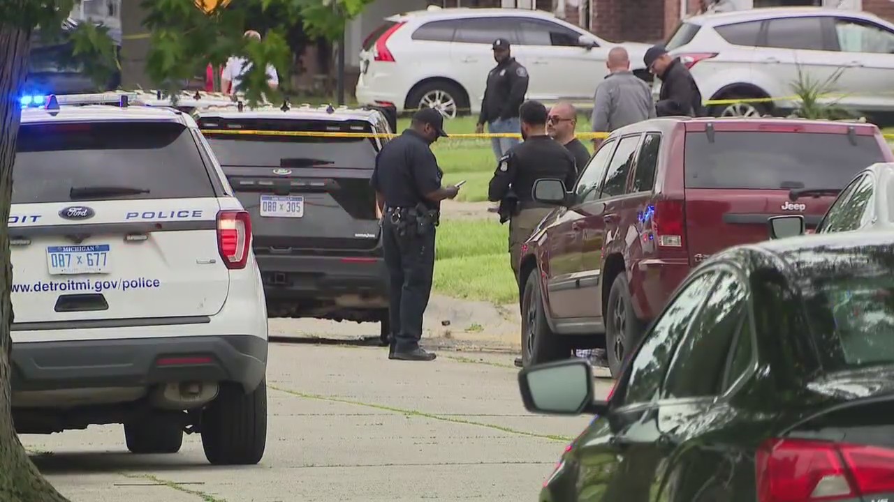 Police kill armed man outside Detroit home
