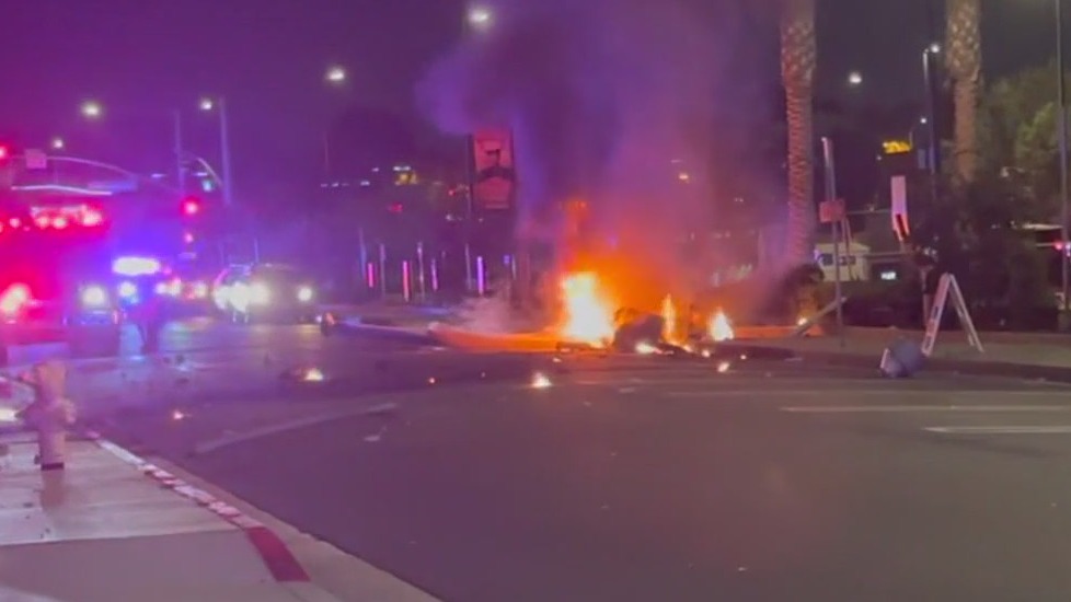 2 critically hurt in small plane crash | FOX 11 Los Angeles