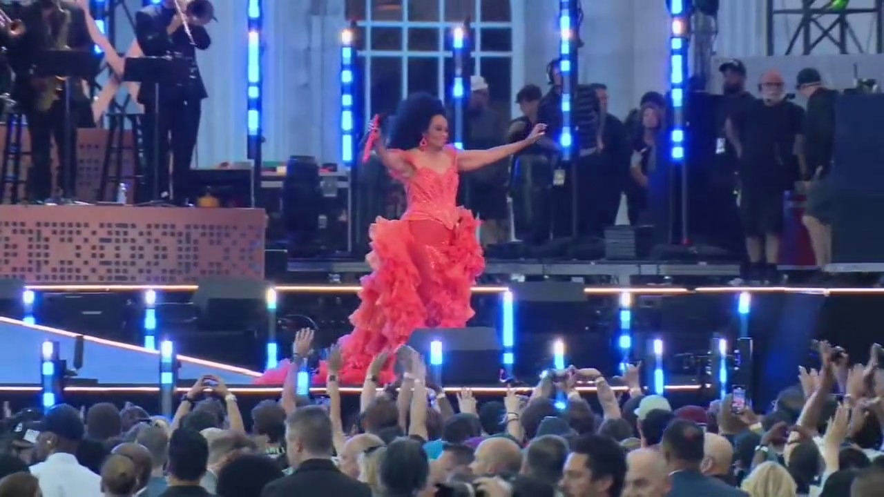 Detroit icons perform at Michigan Central Station's concert