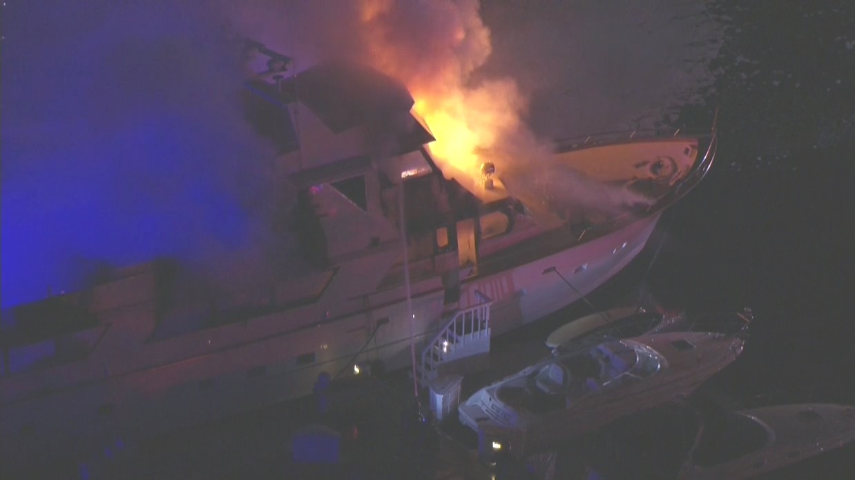 Boat explodes in Marina del Rey | FOX 11 Los Angeles
