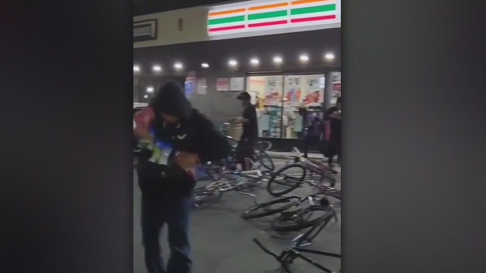 Teens on bikes trash 7-Eleven in Pico-Robertson