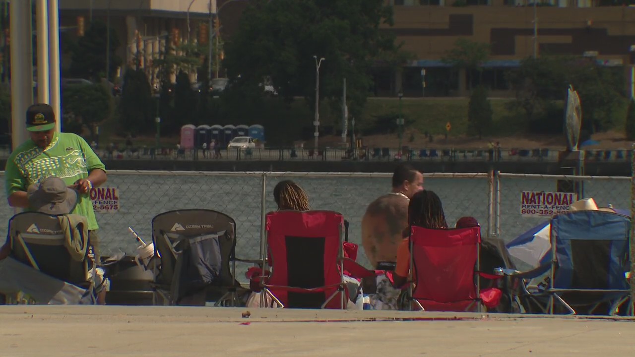 Crowds flock to Detroit for Ford Fireworks