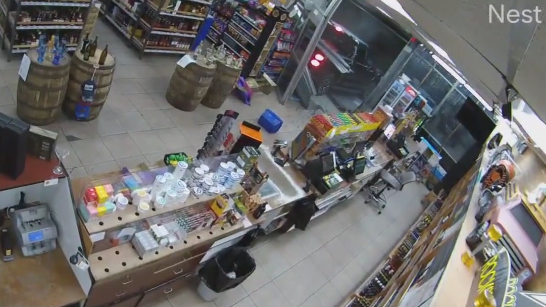 Burglars use truck to break into liquor store