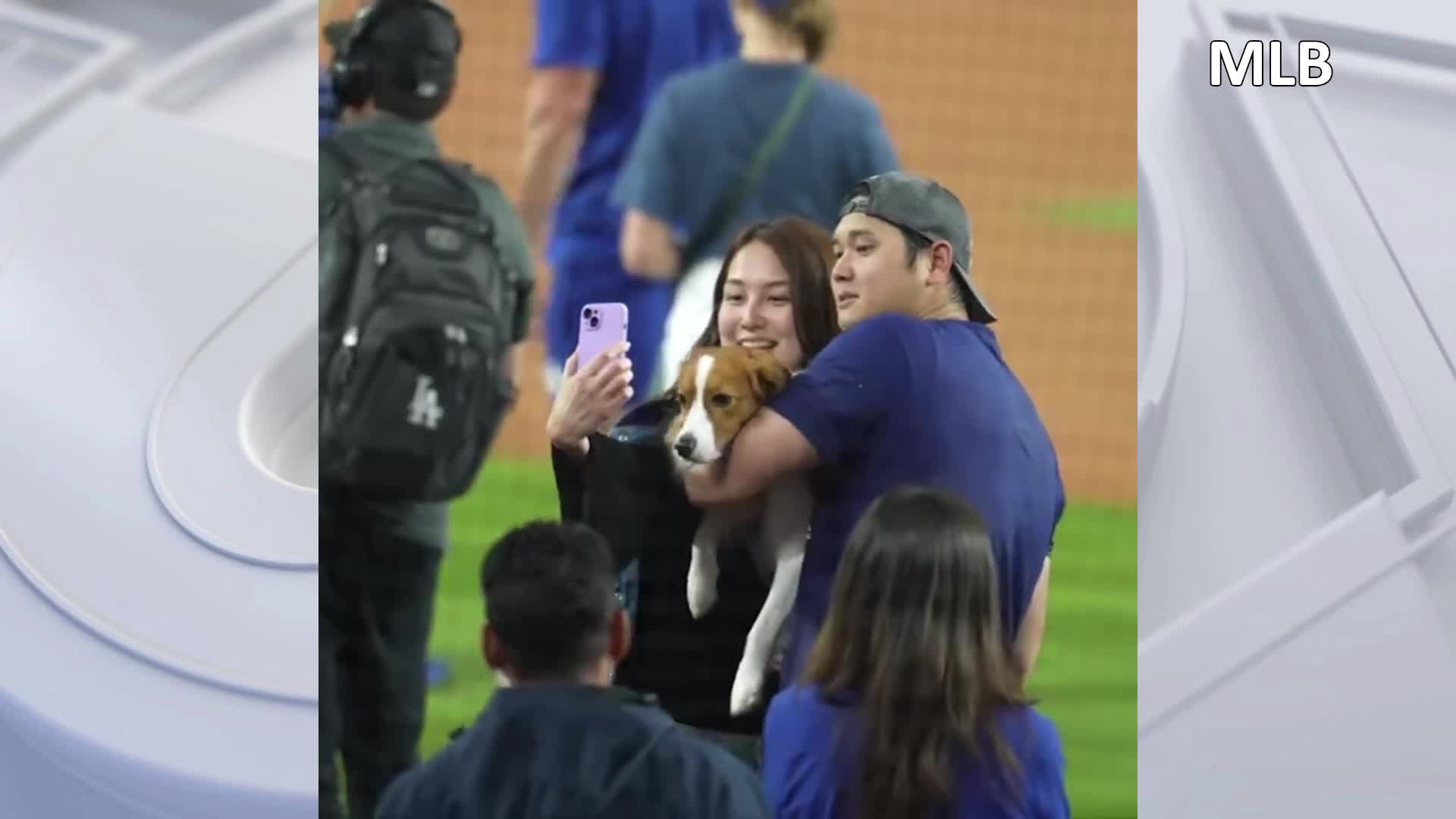 Shohei Ohtani, wife Mamiko, dog Decoy celebrate