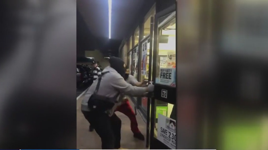 Alleged flash mob robbers' pics released