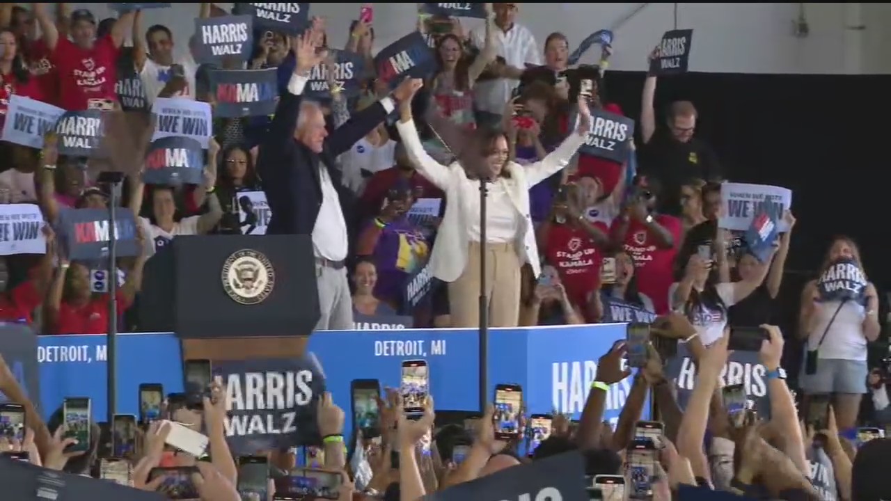 Tim Walz introduces Kamala Harris at Michigan rally