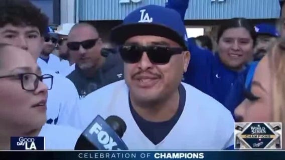 Aaron Judge catches stray during Dodgers parade