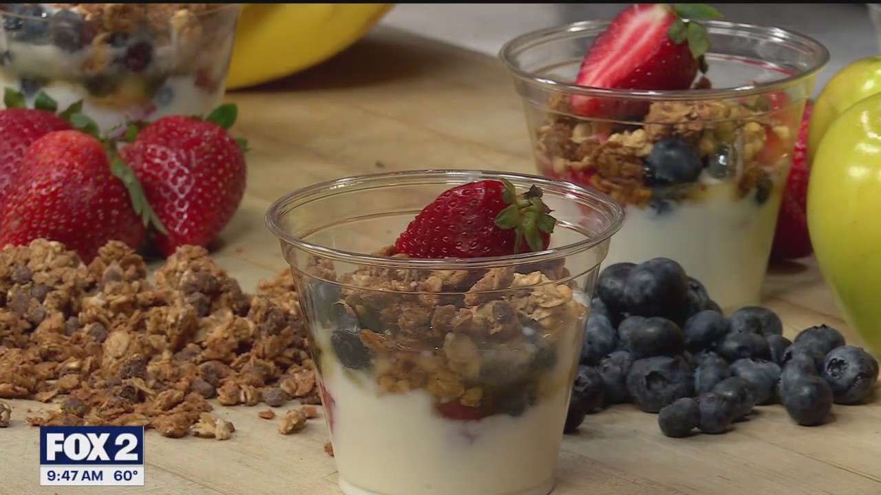 Healthy breakfast parfaits for back to school