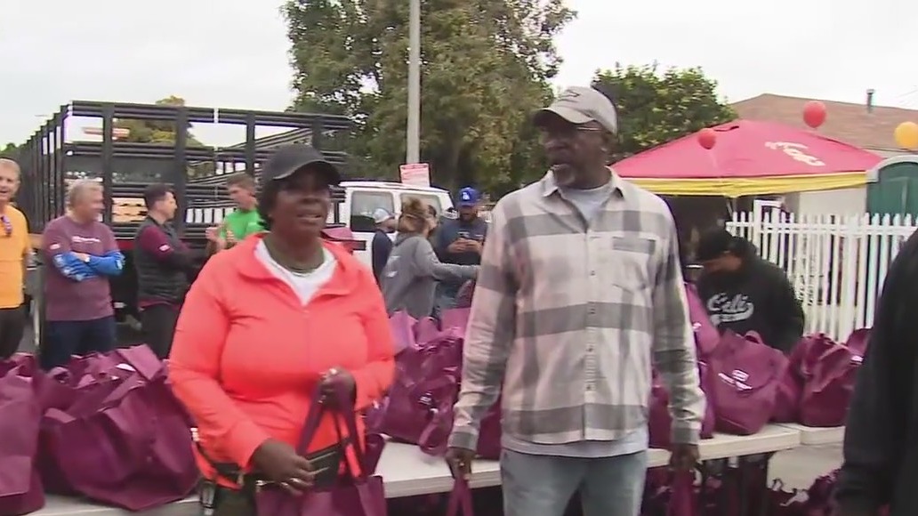 Sweet Alice holds annual turkey giveaway