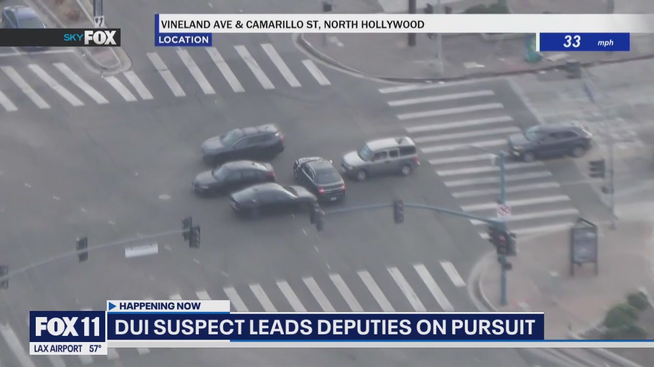 Driver nearly runs over 4 cars in LA intersection