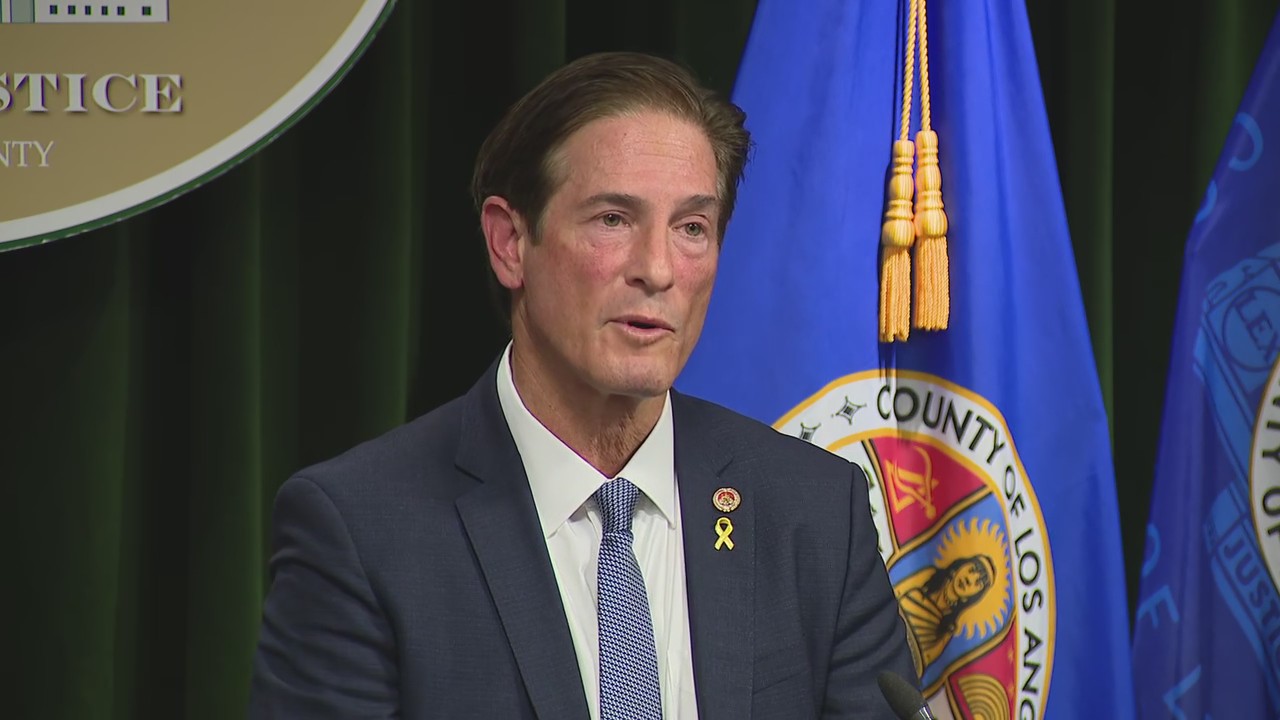 LA DA says he met with relatives of Menendez Bros.