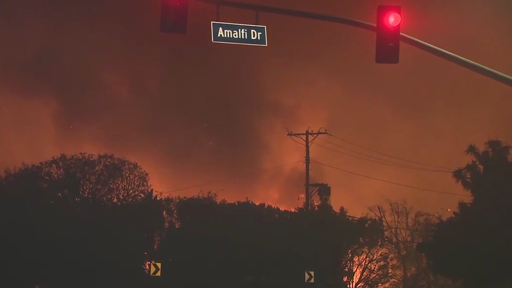 Palisades Fire threatening Santa Monica, West LA