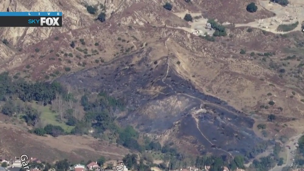 Firefighters move in quickly to contain Granada Hills fire