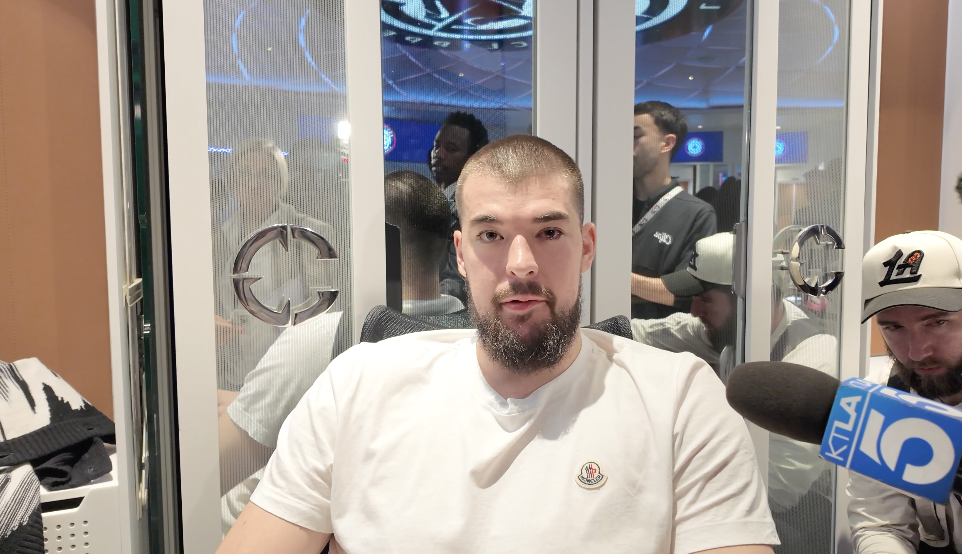 LA Strong: Clippers give fans messages of hope