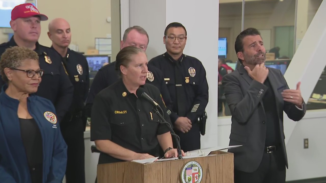 LA fire chief warns of 'extreme wind event'