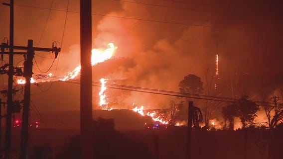 Hughes Fire rips across Castaic