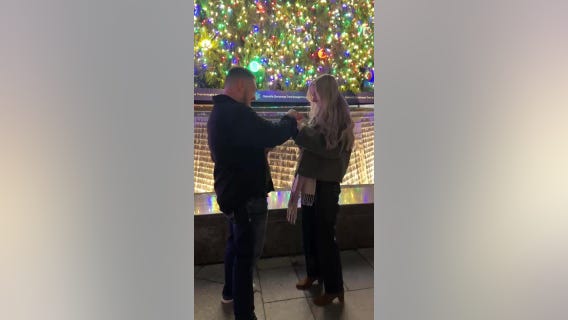 Man proposes at Campus Martius