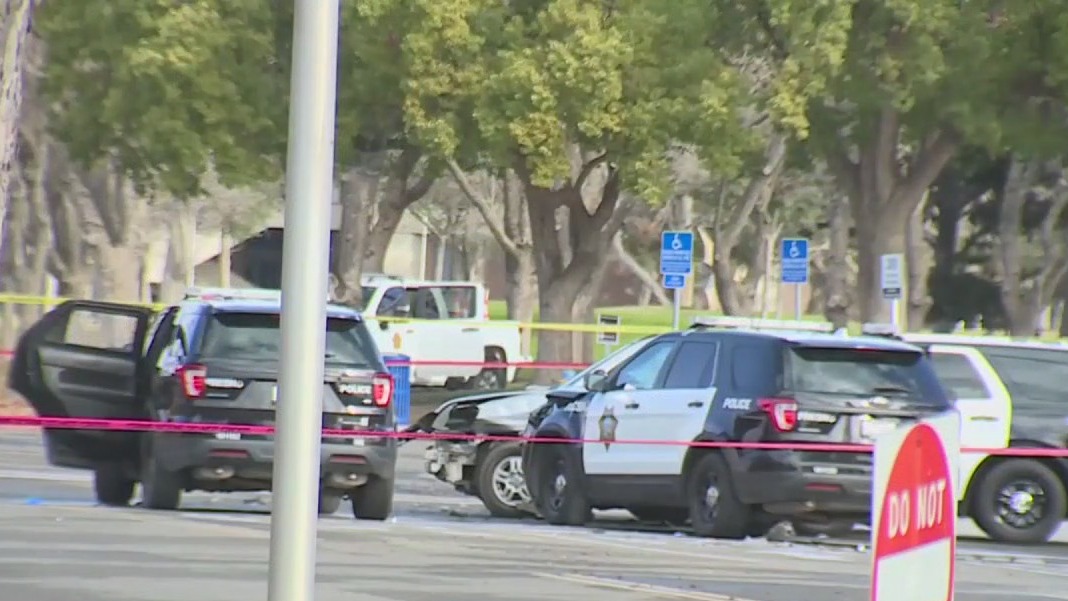 Fake cops busted by real cop