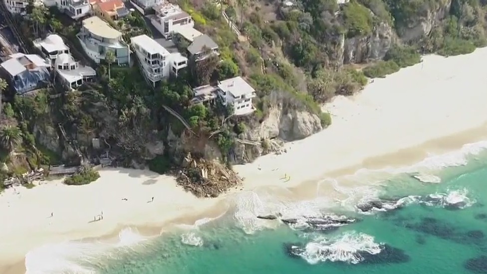 Landslide, temporary beach closure in Laguna Beach