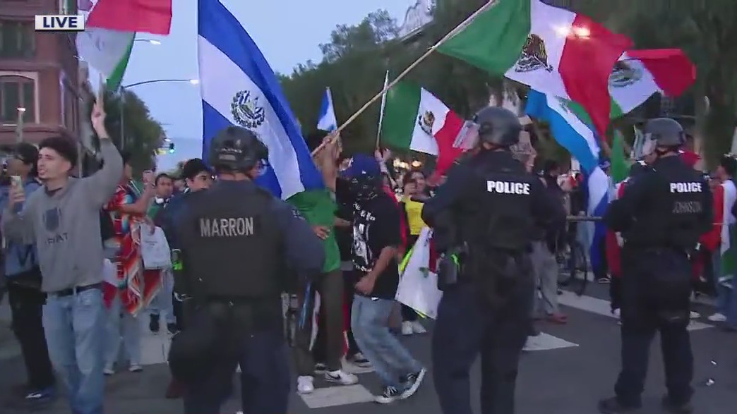 LAPD ordering anti-ICE protesters to leave
